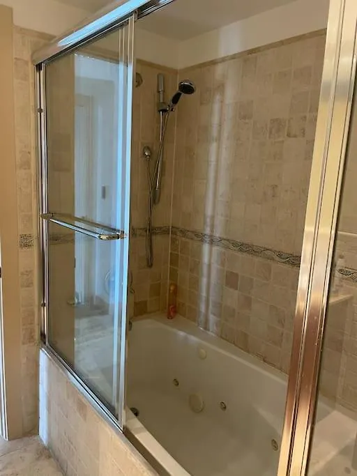 Beachfront Luxury 2Br Condo Lowlands