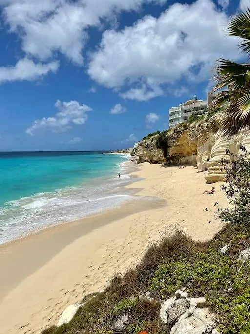 Beachfront Luxury 2Br Condo Lowlands