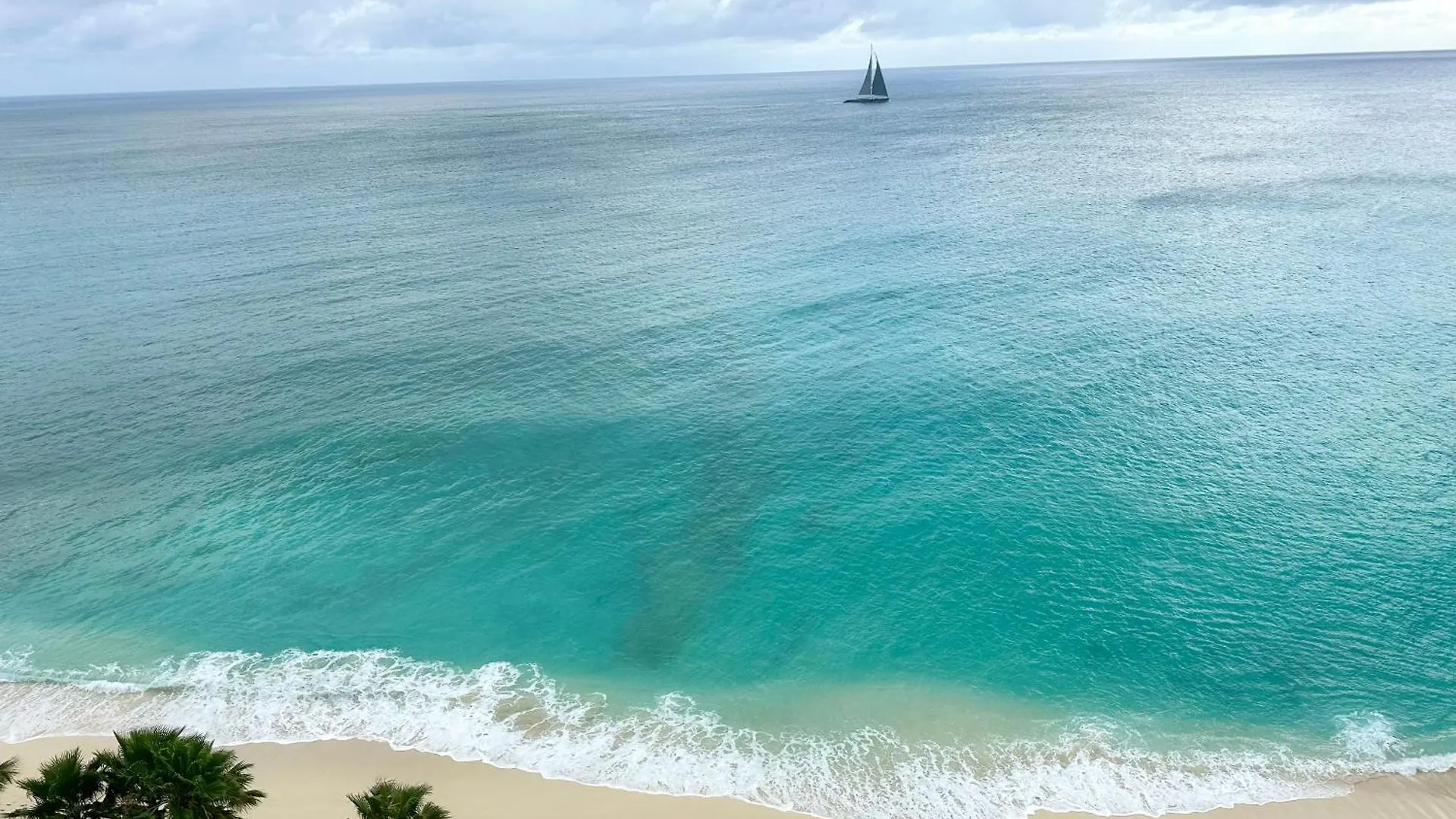 Beachfront Luxury 2Br Condo Lowlands